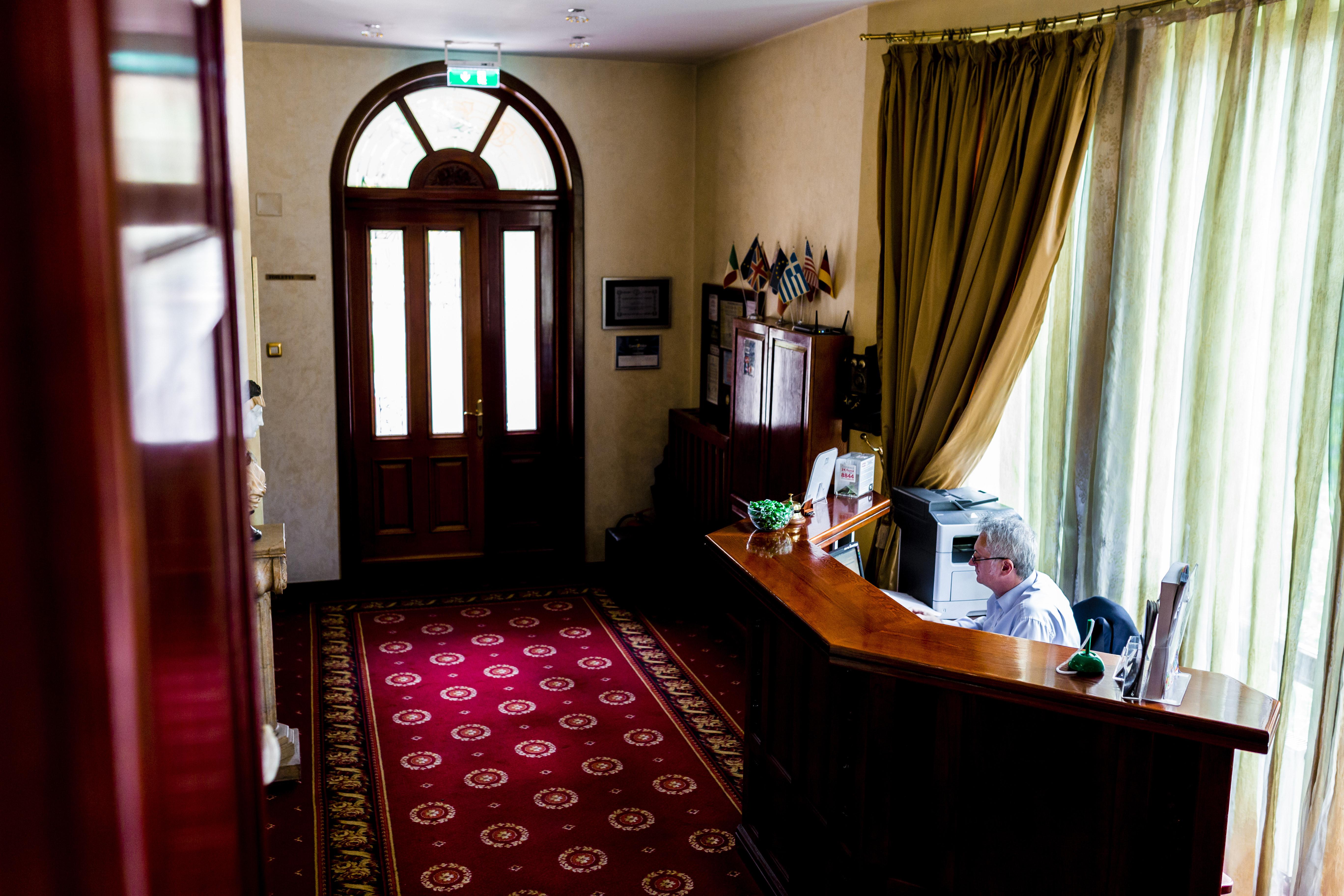 Hotel Golden House Craiova Dış mekan fotoğraf