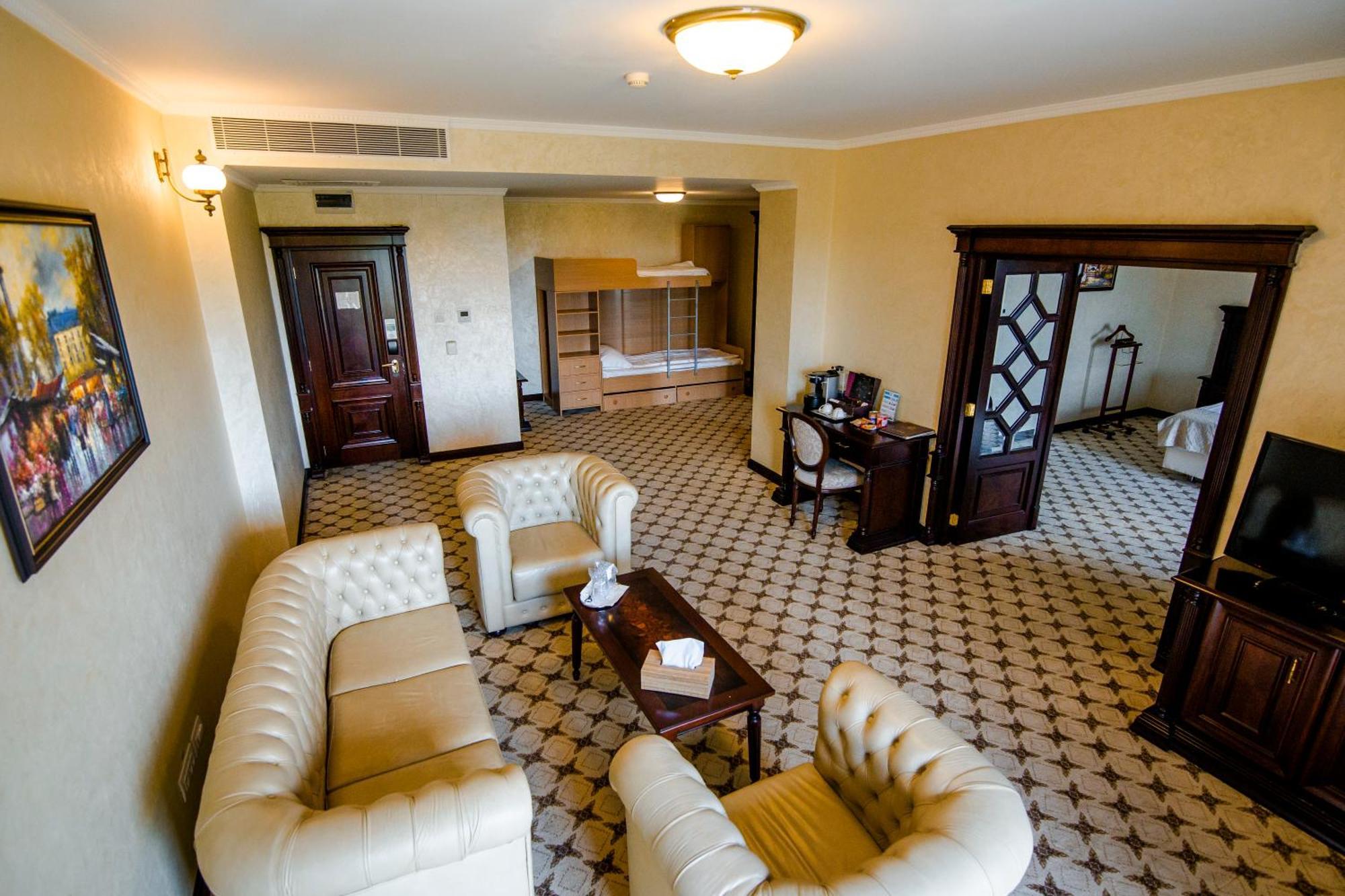 Hotel Golden House Craiova Oda fotoğraf