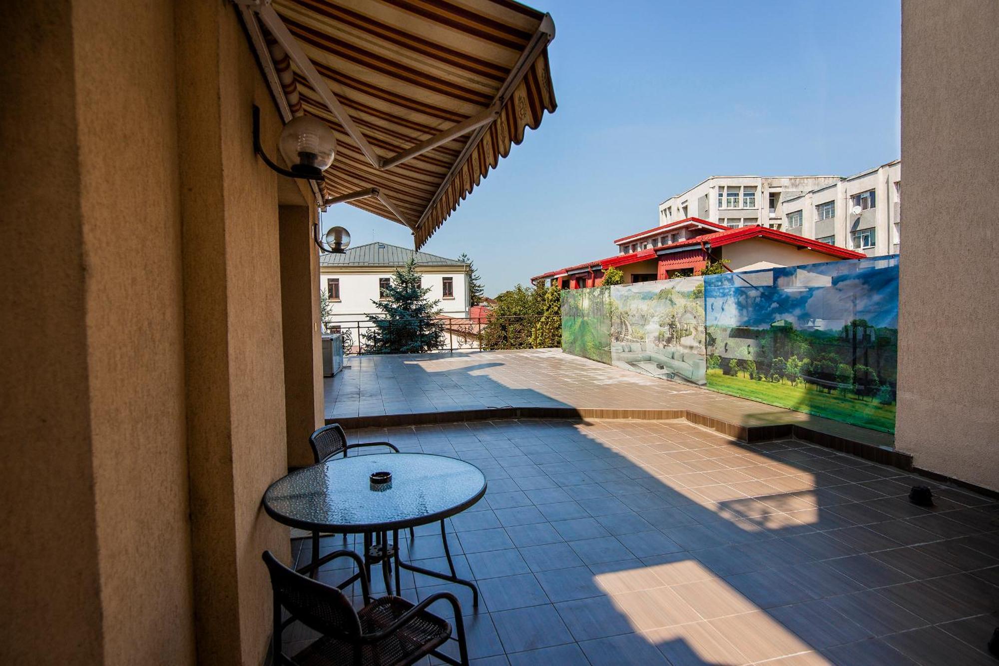 Hotel Golden House Craiova Oda fotoğraf